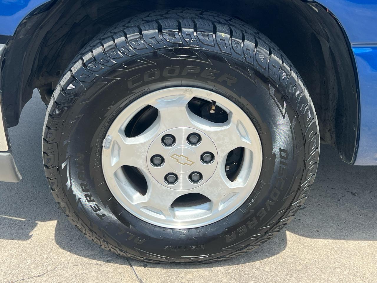 Chevrolet Silverado 1500 LS Ext. Cab 3-Door Short Bed 2WD 2003