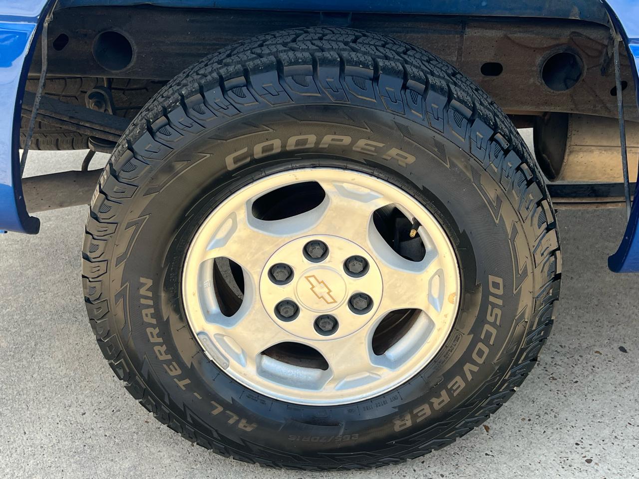 Chevrolet Silverado 1500 LS Ext. Cab 3-Door Short Bed 2WD 2003