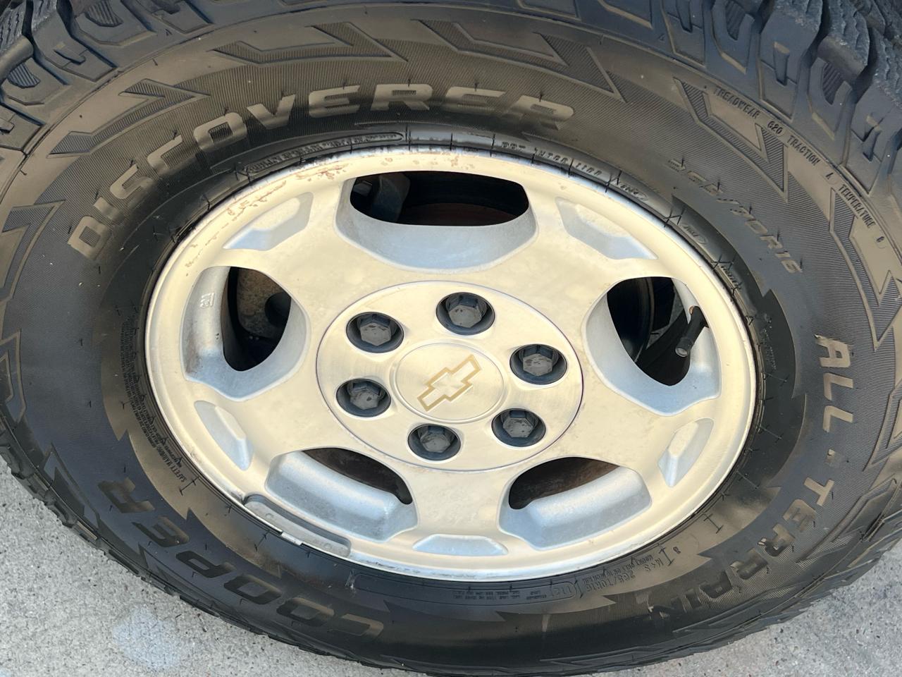 Chevrolet Silverado 1500 LS Ext. Cab 3-Door Short Bed 2WD 2003