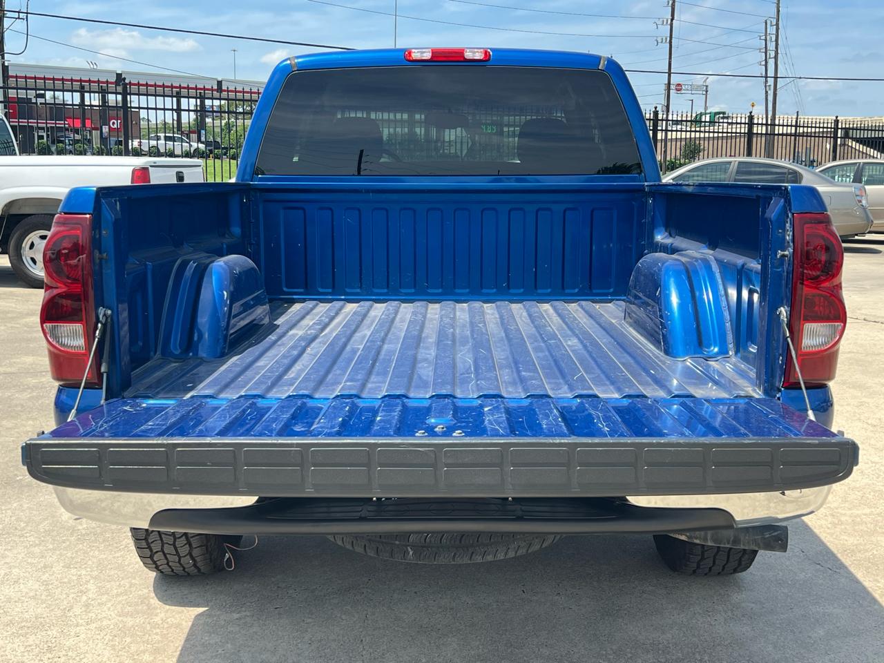 Chevrolet Silverado 1500 LS Ext. Cab 3-Door Short Bed 2WD 2003