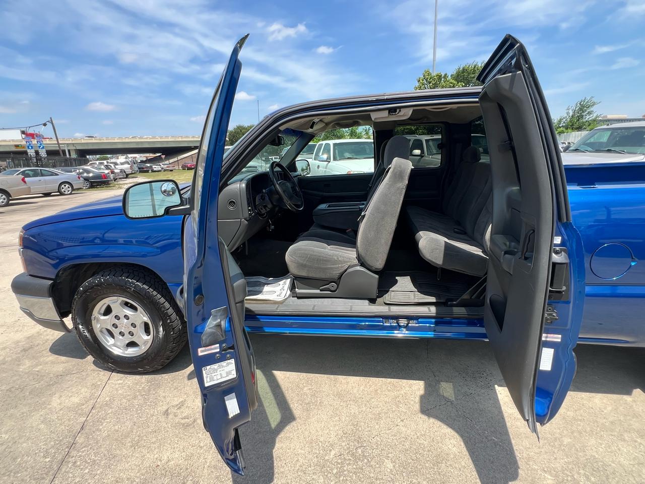 Chevrolet Silverado 1500 LS Ext. Cab 3-Door Short Bed 2WD 2003