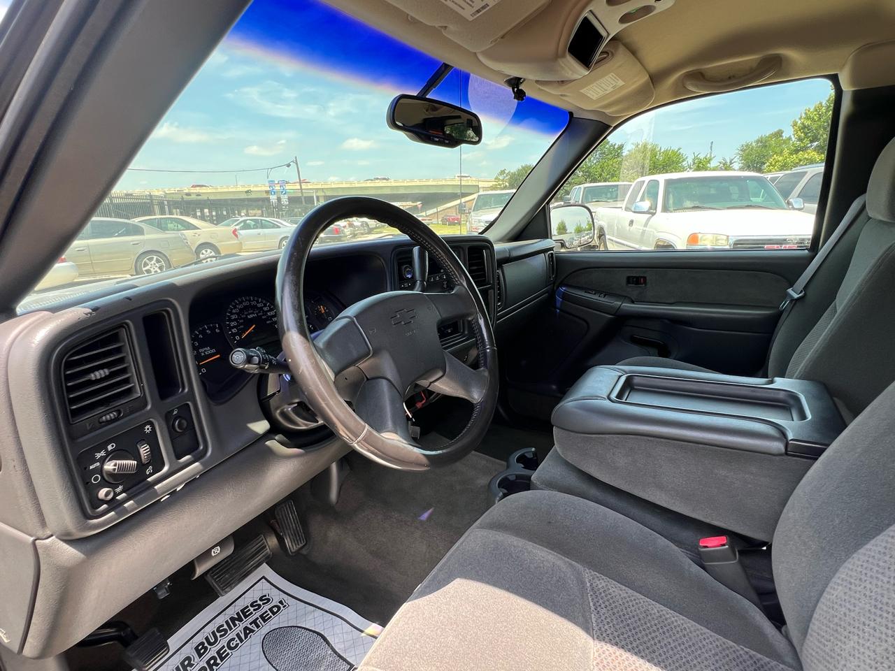 Chevrolet Silverado 1500 LS Ext. Cab 3-Door Short Bed 2WD 2003