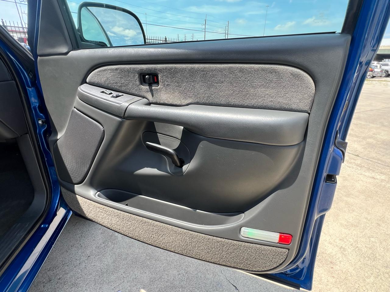Chevrolet Silverado 1500 LS Ext. Cab 3-Door Short Bed 2WD 2003