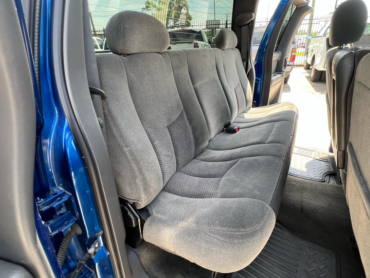 Chevrolet Silverado 1500 LS Ext. Cab 3-Door Short Bed 2WD 2003