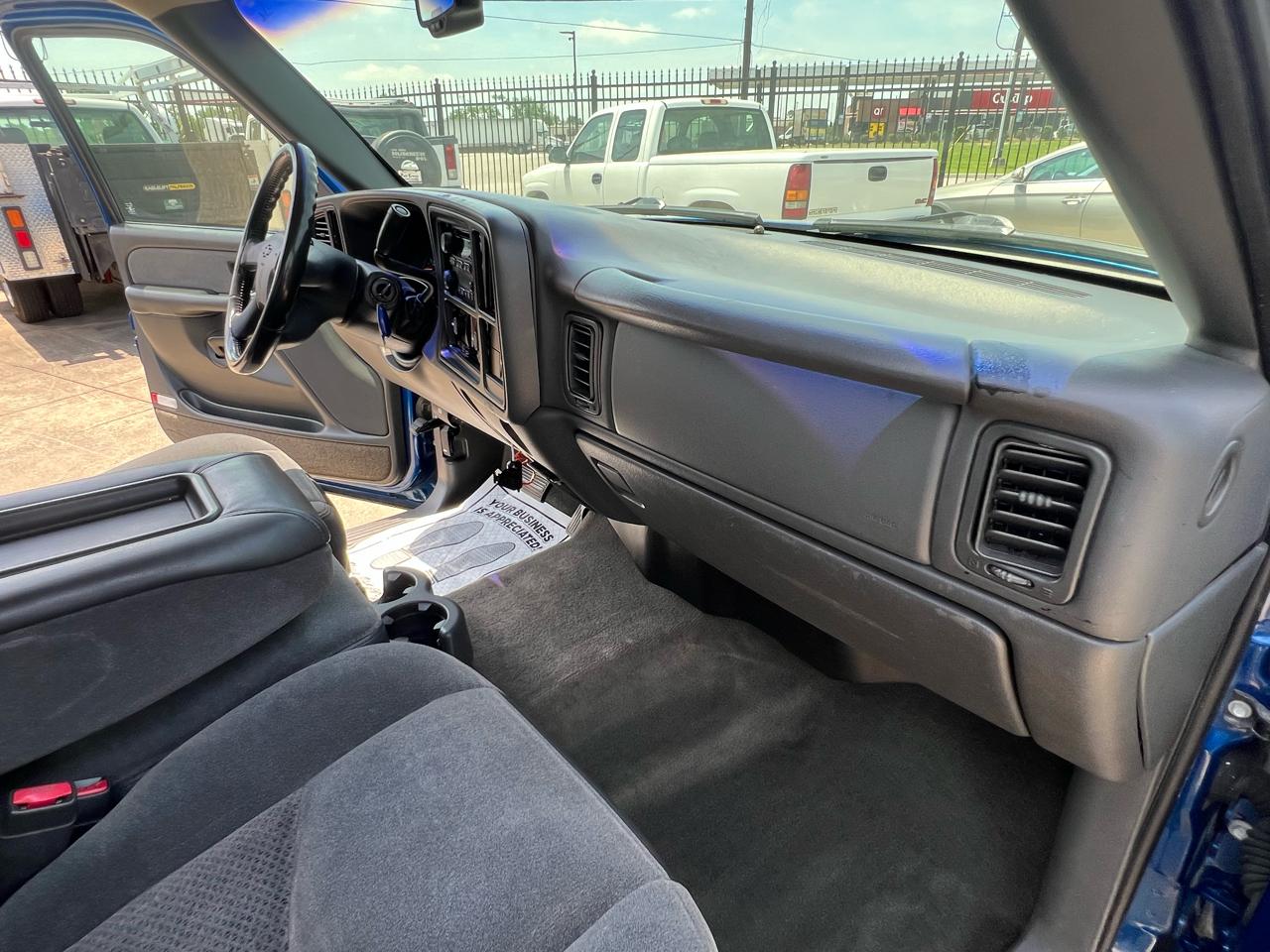 Chevrolet Silverado 1500 LS Ext. Cab 3-Door Short Bed 2WD 2003