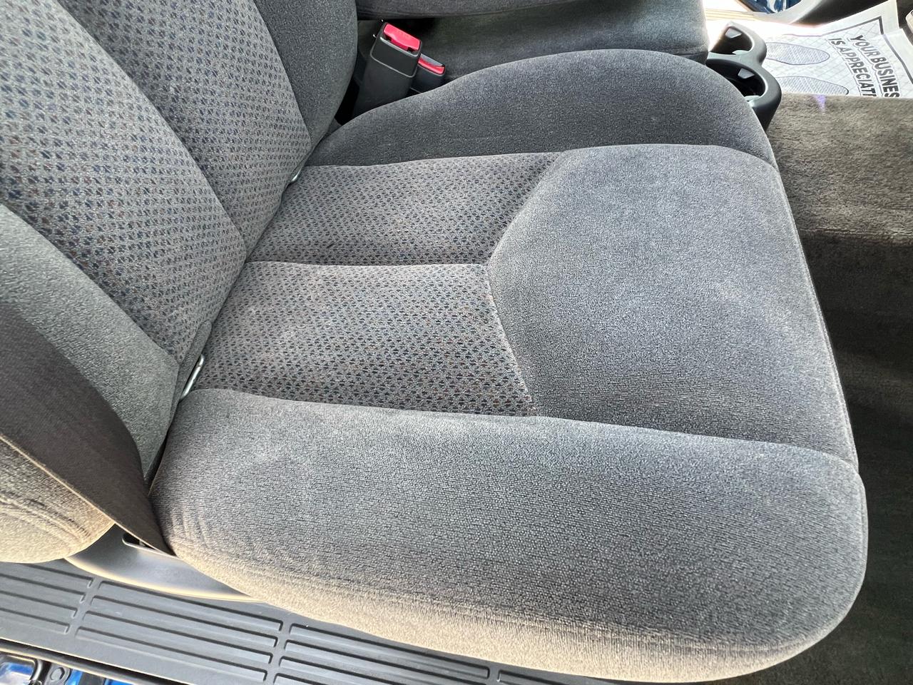 Chevrolet Silverado 1500 LS Ext. Cab 3-Door Short Bed 2WD 2003