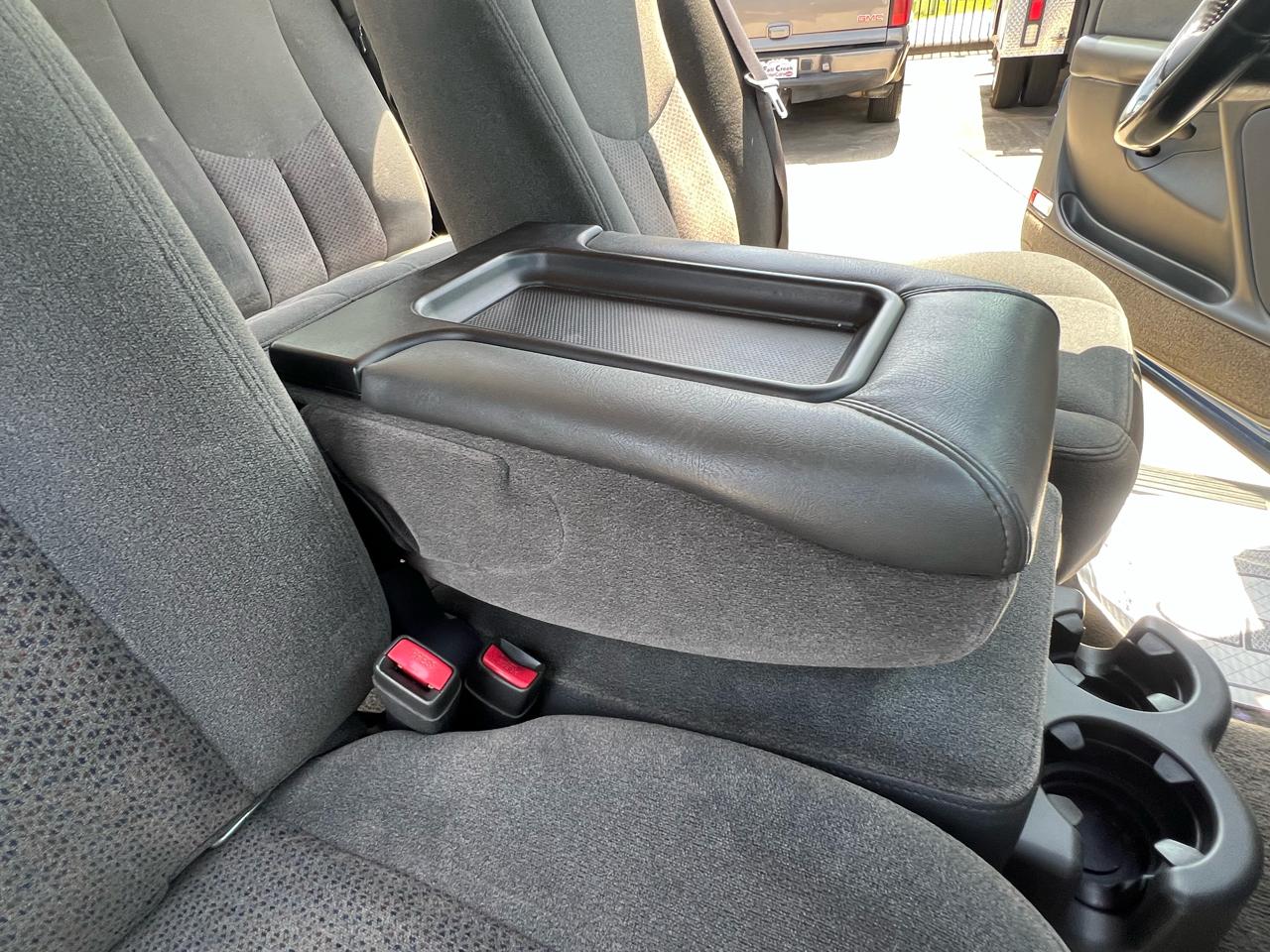 Chevrolet Silverado 1500 LS Ext. Cab 3-Door Short Bed 2WD 2003