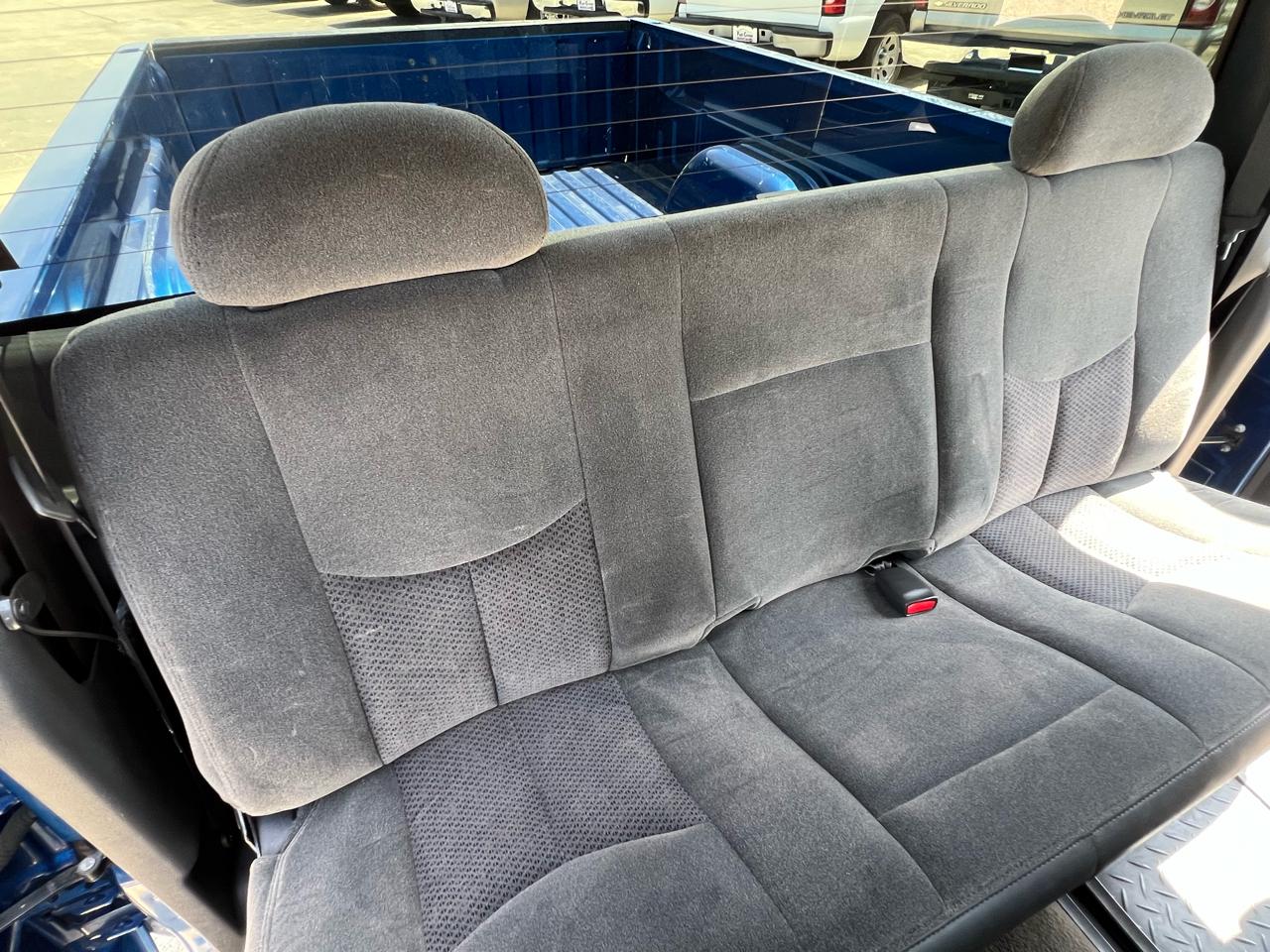 Chevrolet Silverado 1500 LS Ext. Cab 3-Door Short Bed 2WD 2003