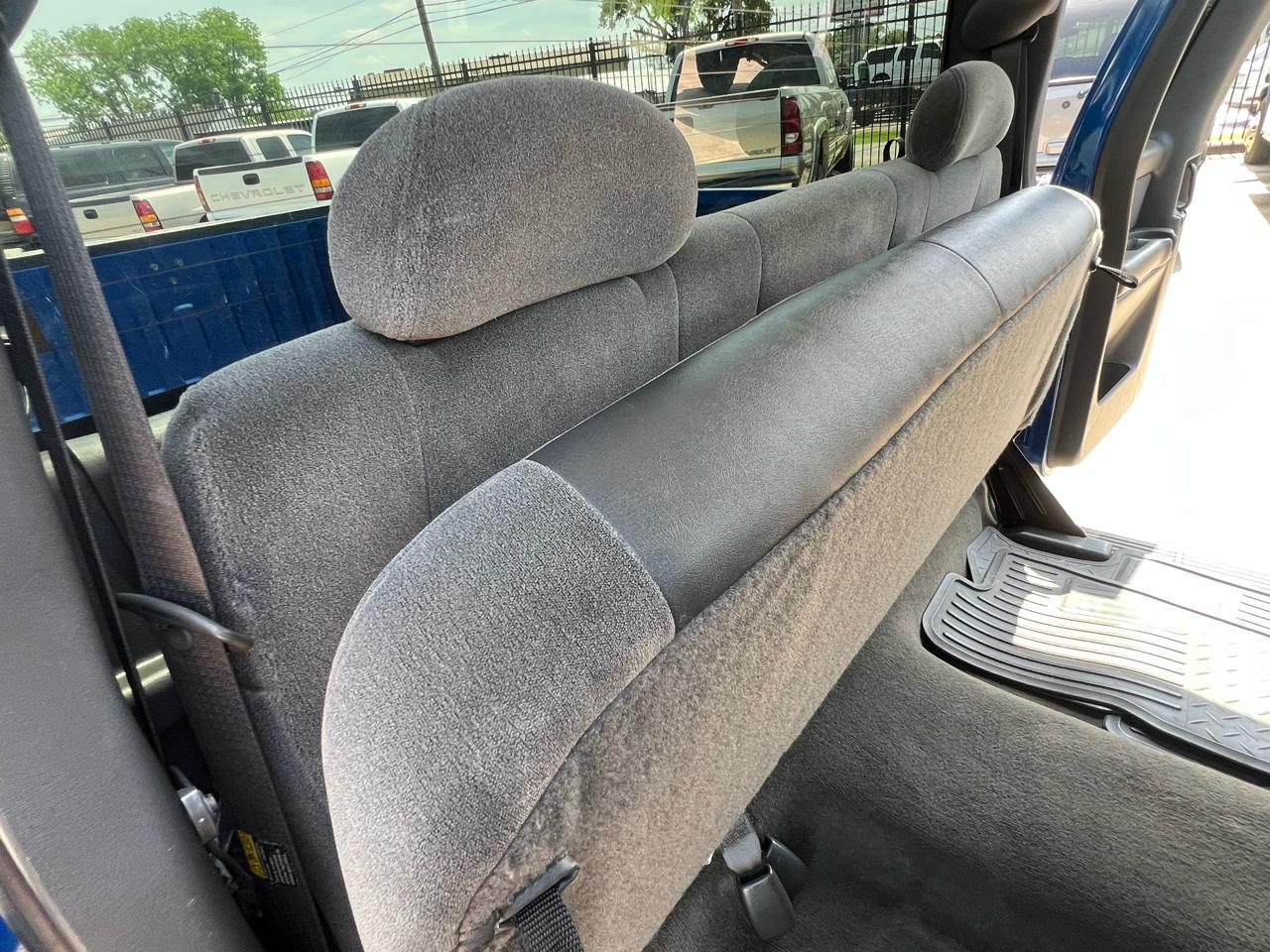 Chevrolet Silverado 1500 LS Ext. Cab 3-Door Short Bed 2WD 2003