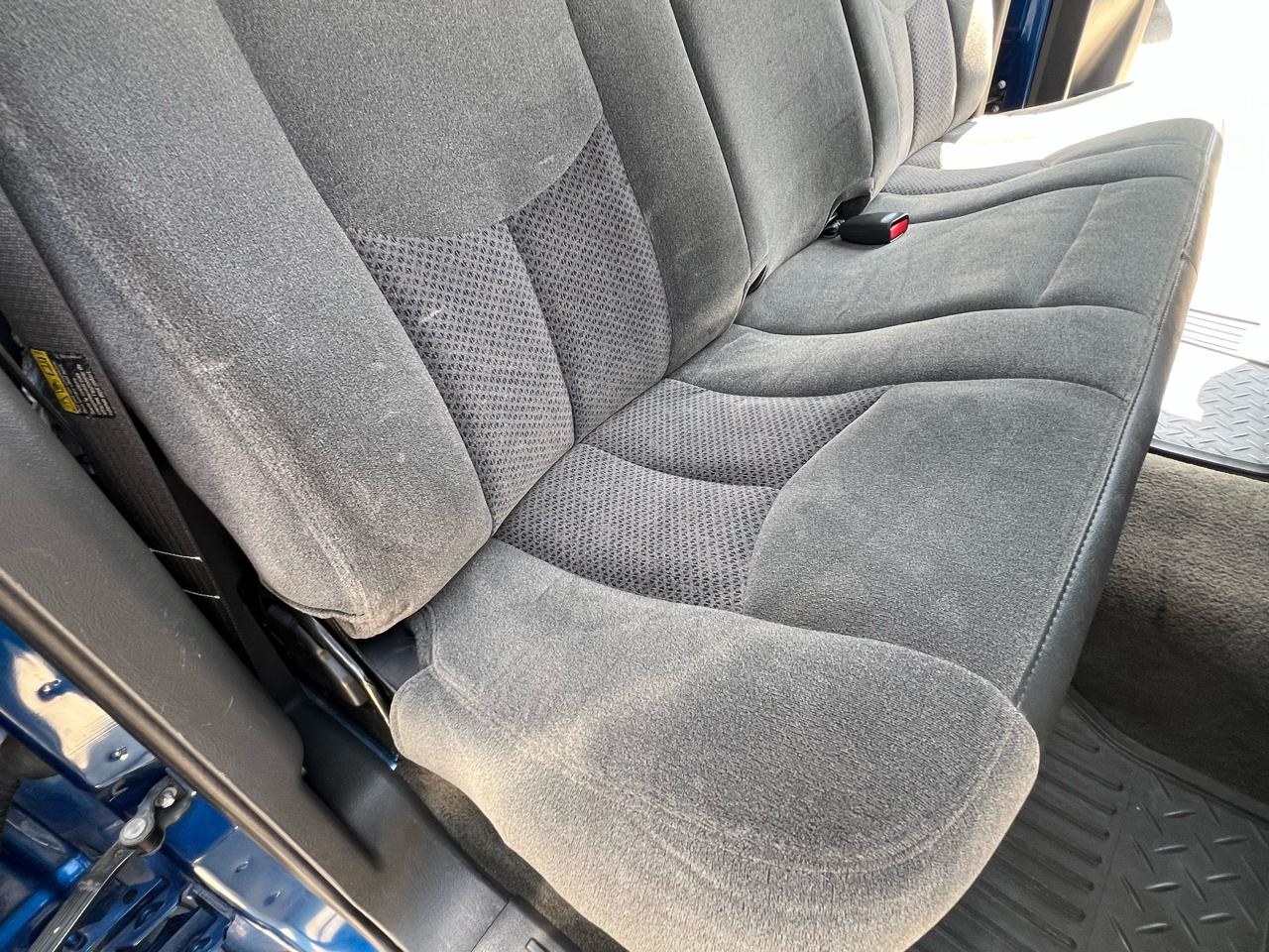 Chevrolet Silverado 1500 LS Ext. Cab 3-Door Short Bed 2WD 2003