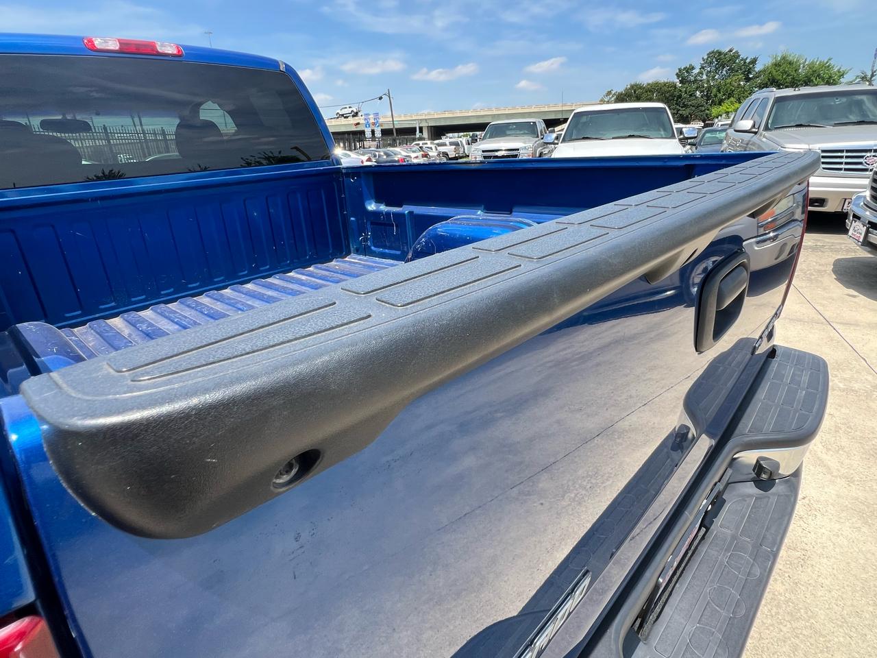 Chevrolet Silverado 1500 LS Ext. Cab 3-Door Short Bed 2WD 2003