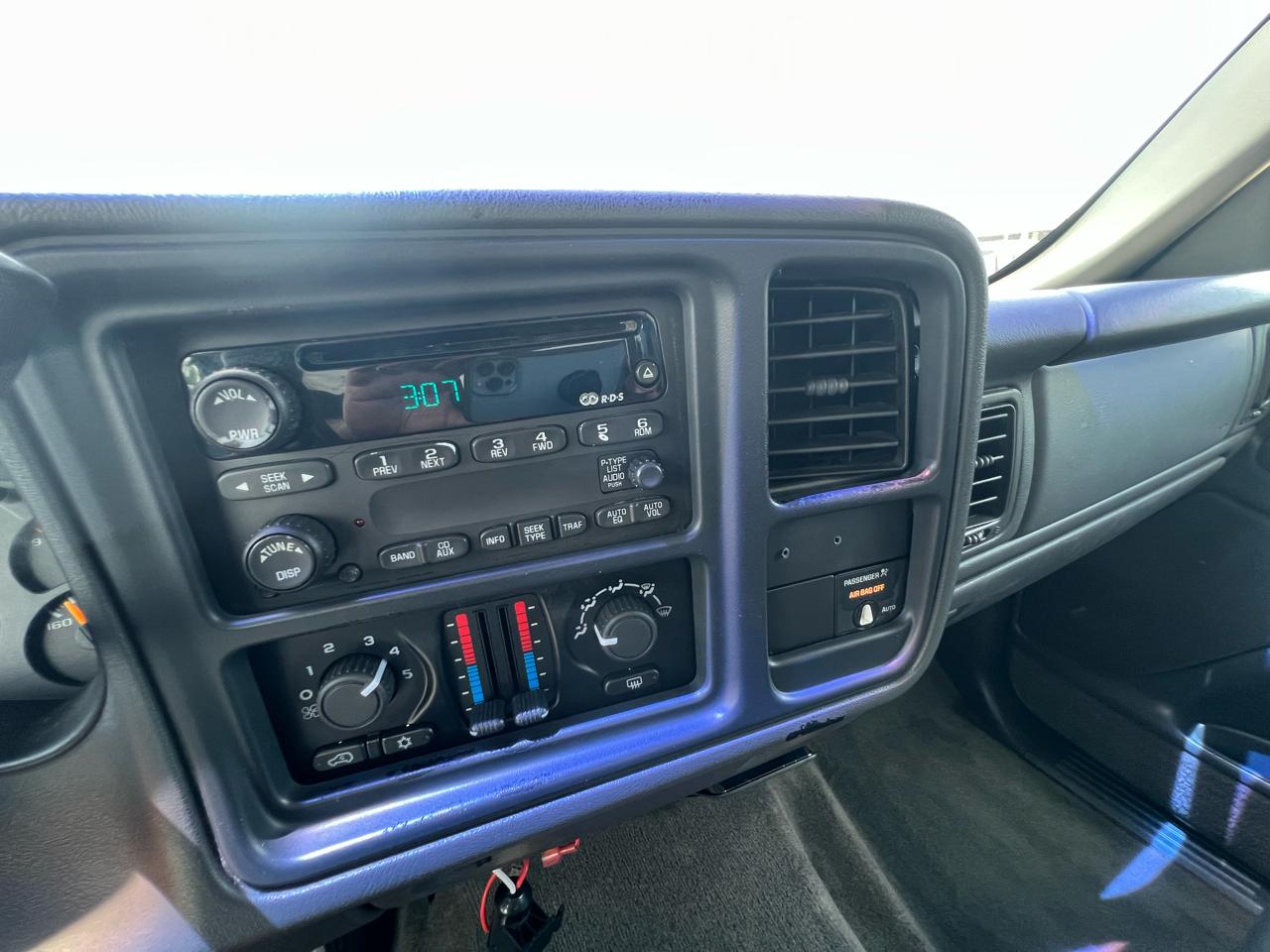 Chevrolet Silverado 1500 LS Ext. Cab 3-Door Short Bed 2WD 2003
