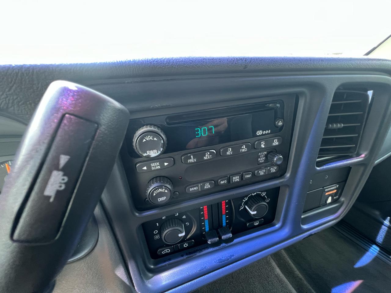 Chevrolet Silverado 1500 LS Ext. Cab 3-Door Short Bed 2WD 2003