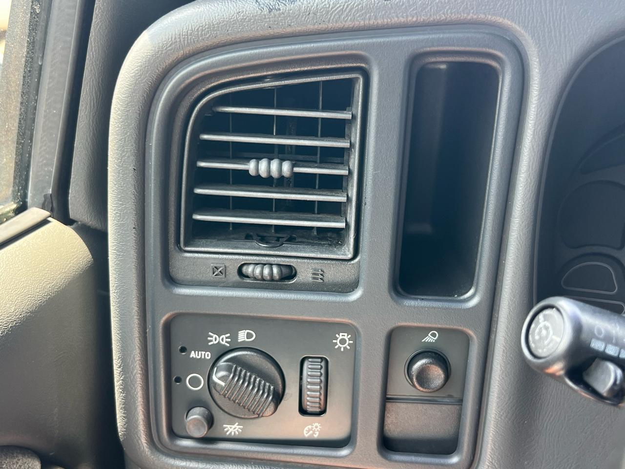 Chevrolet Silverado 1500 LS Ext. Cab 3-Door Short Bed 2WD 2003