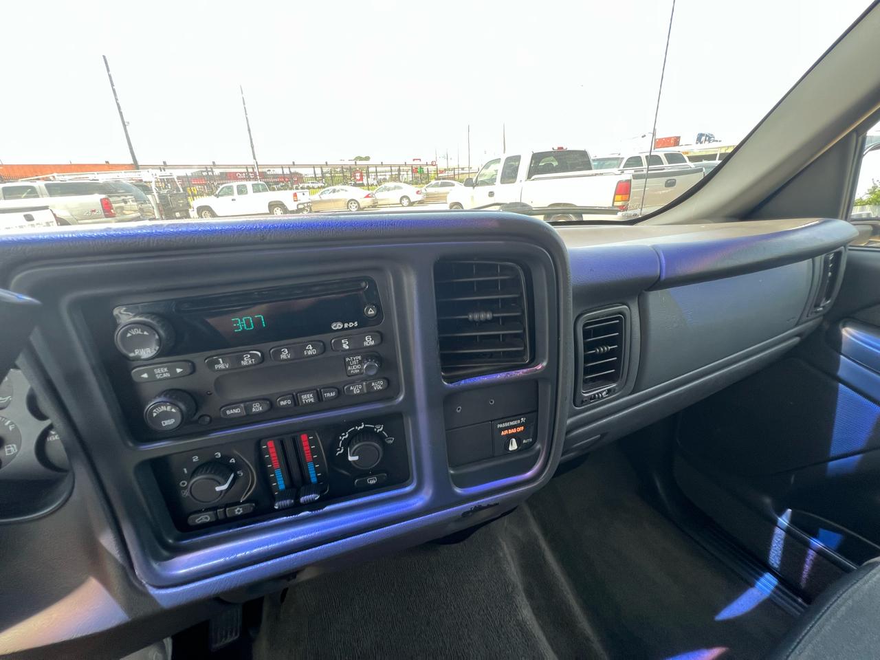 Chevrolet Silverado 1500 LS Ext. Cab 3-Door Short Bed 2WD 2003