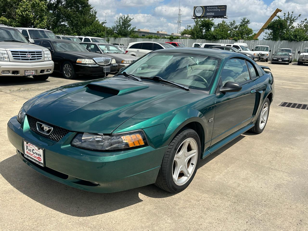 Ford Mustang GT Deluxe Coupe 2003