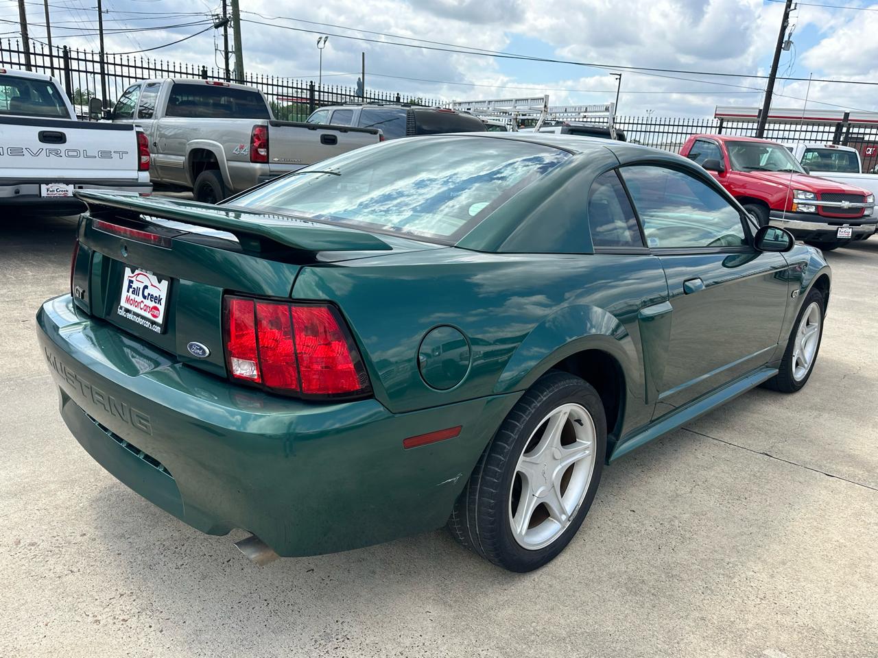 Ford Mustang GT Deluxe Coupe 2003