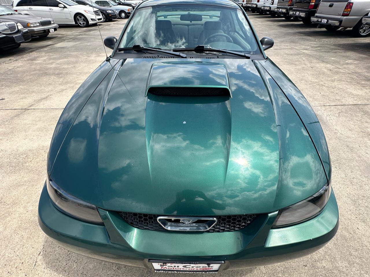 Ford Mustang GT Deluxe Coupe 2003