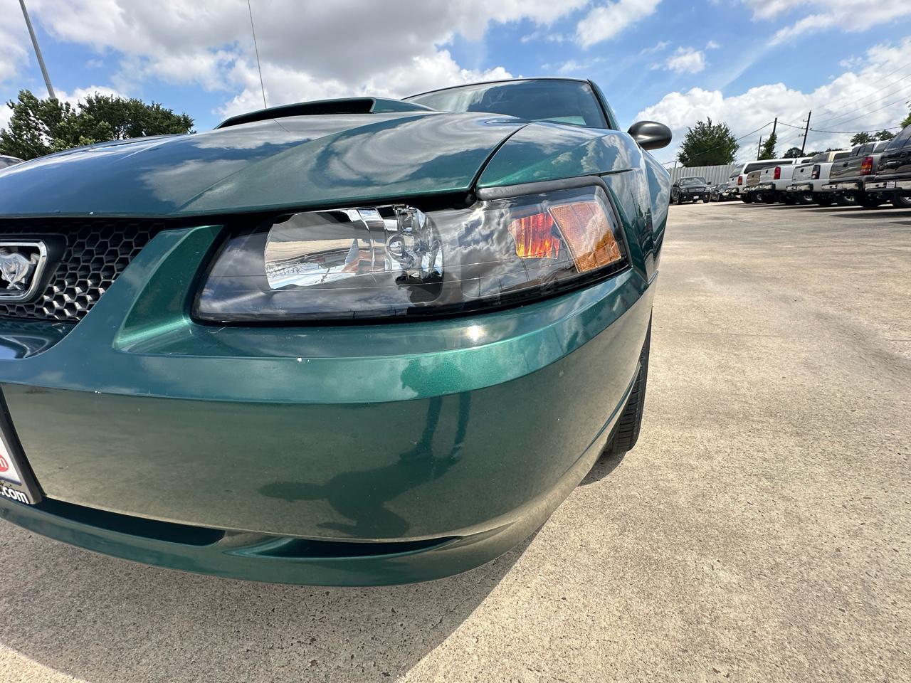 Ford Mustang GT Deluxe Coupe 2003