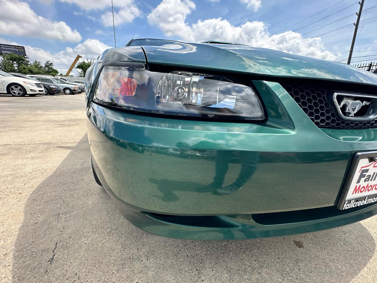 Ford Mustang GT Deluxe Coupe 2003