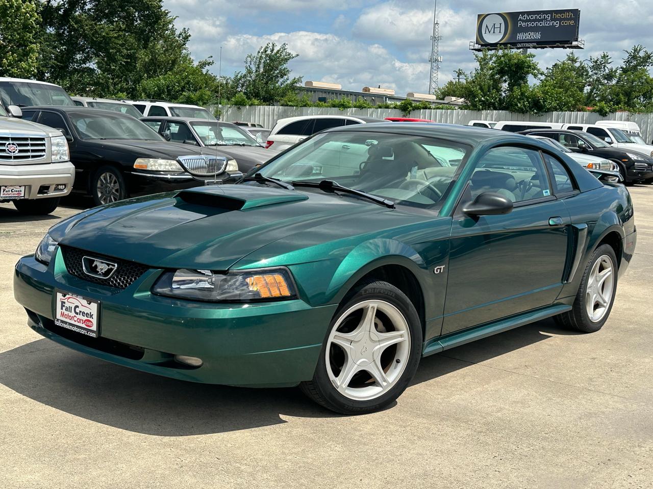 Ford Mustang GT Deluxe Coupe 2003