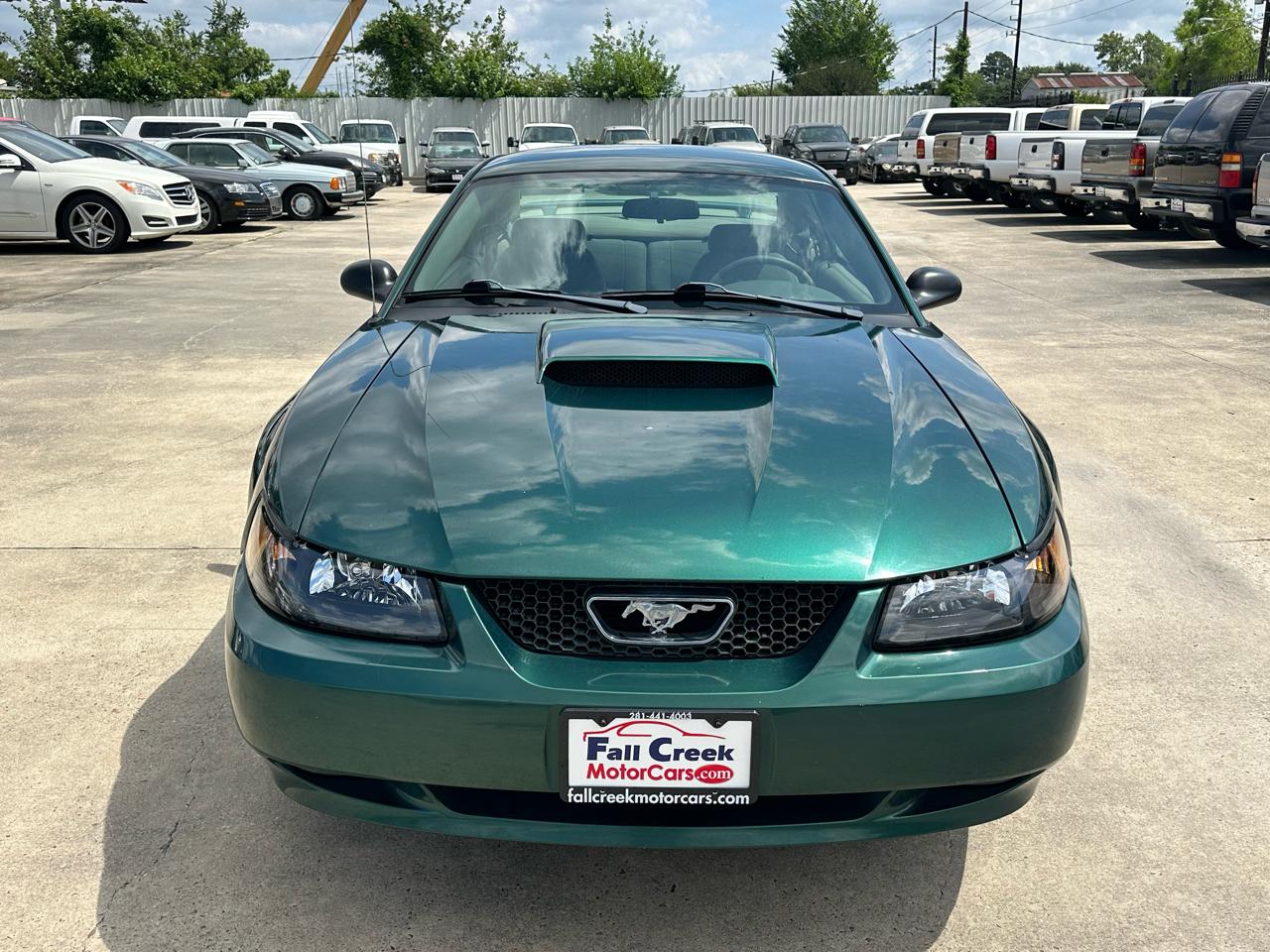 Ford Mustang GT Deluxe Coupe 2003