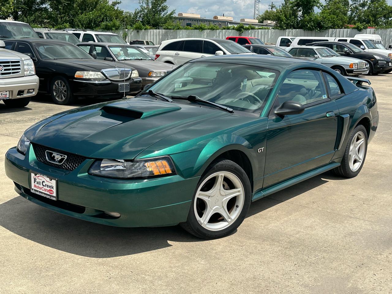 Ford Mustang GT Deluxe Coupe 2003