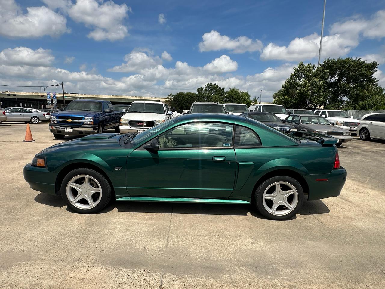 Ford Mustang GT Deluxe Coupe 2003