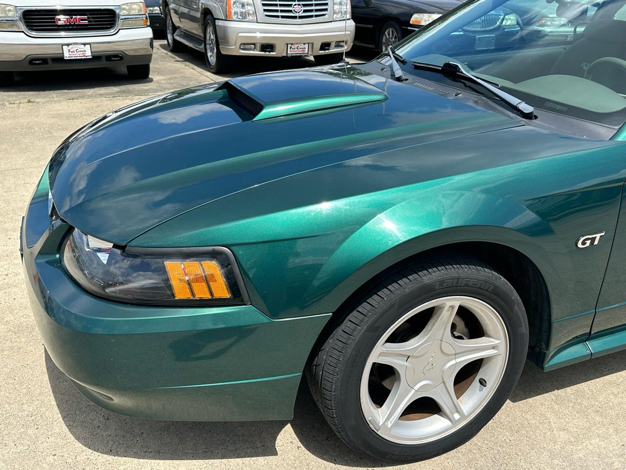 Ford Mustang GT Deluxe Coupe 2003