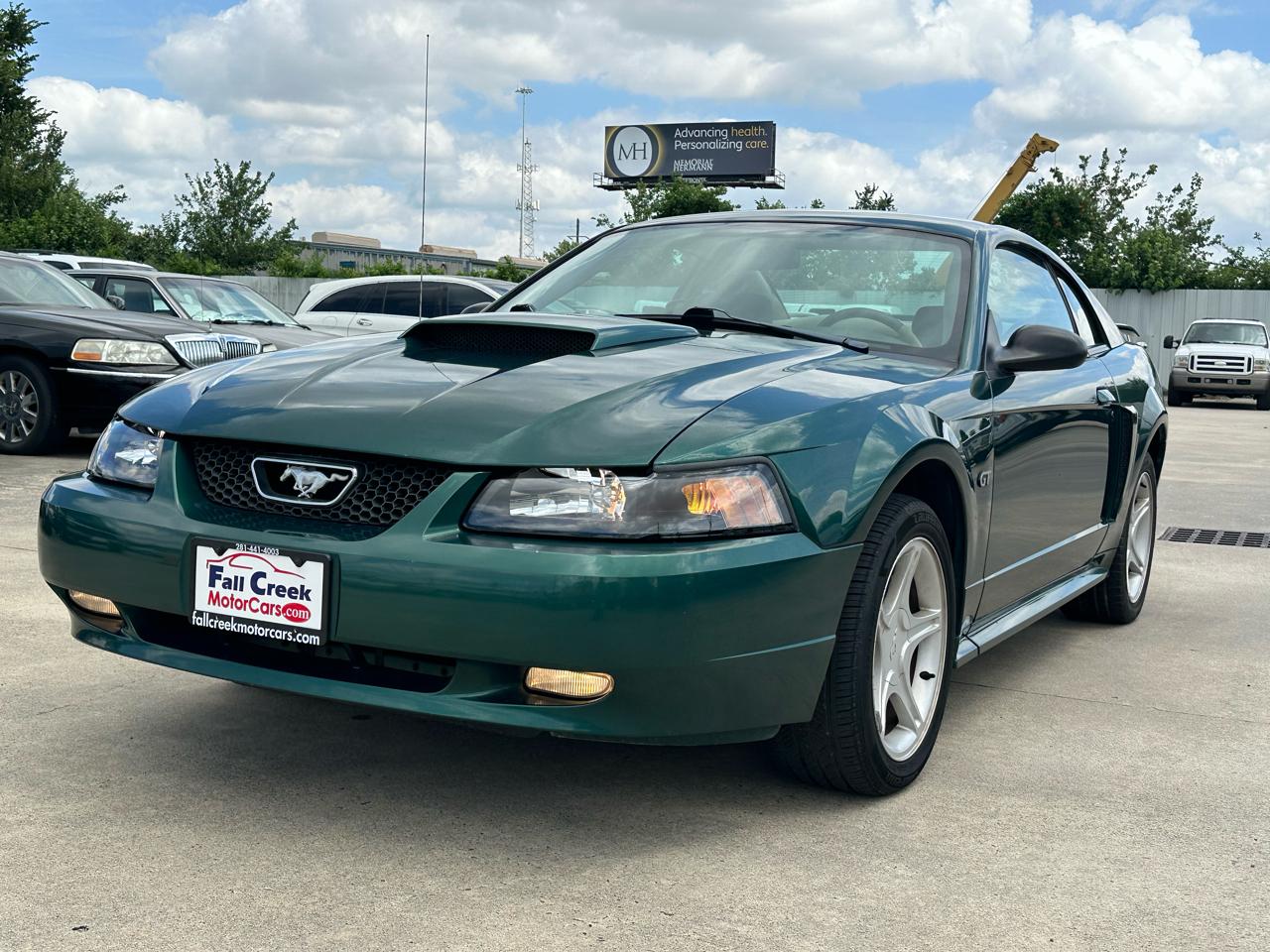 Ford Mustang GT Deluxe Coupe 2003