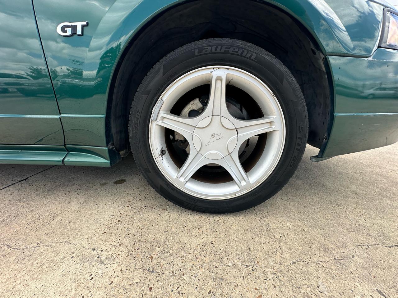 Ford Mustang GT Deluxe Coupe 2003