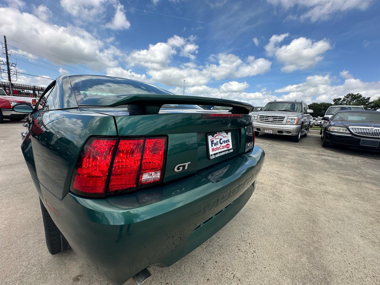 Ford Mustang GT Deluxe Coupe 2003