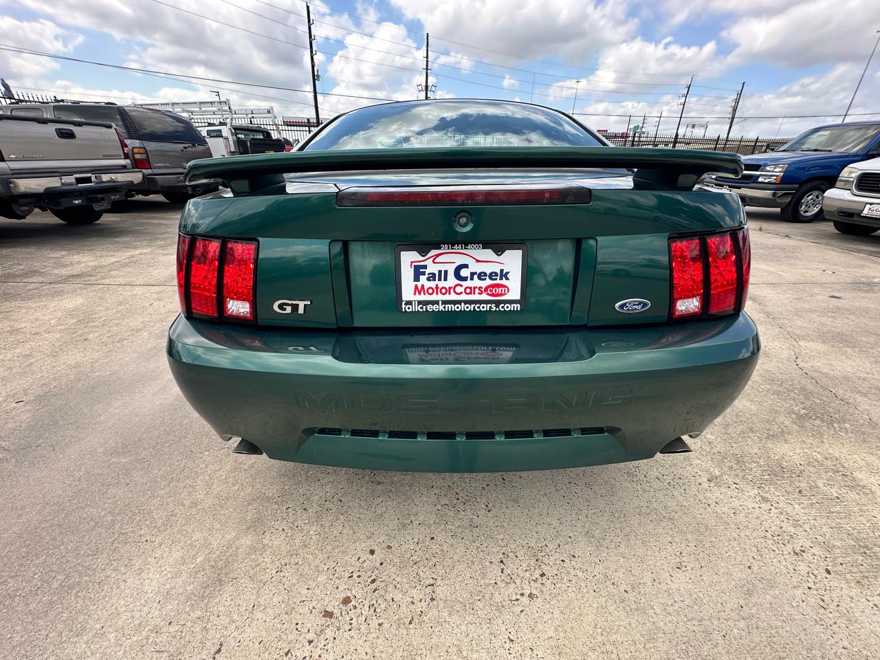 Ford Mustang GT Deluxe Coupe 2003