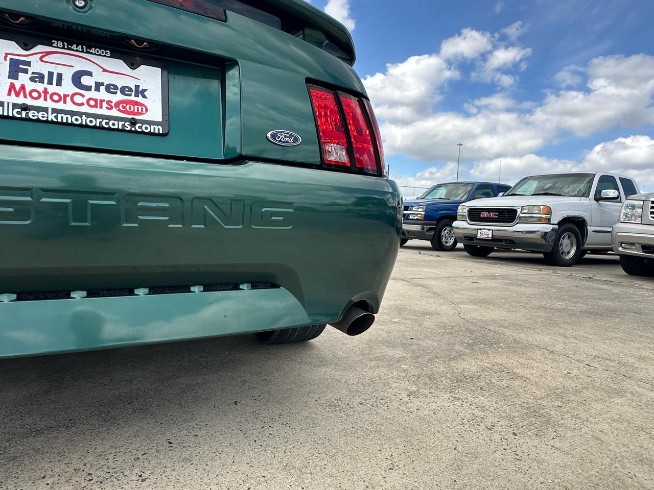 Ford Mustang GT Deluxe Coupe 2003