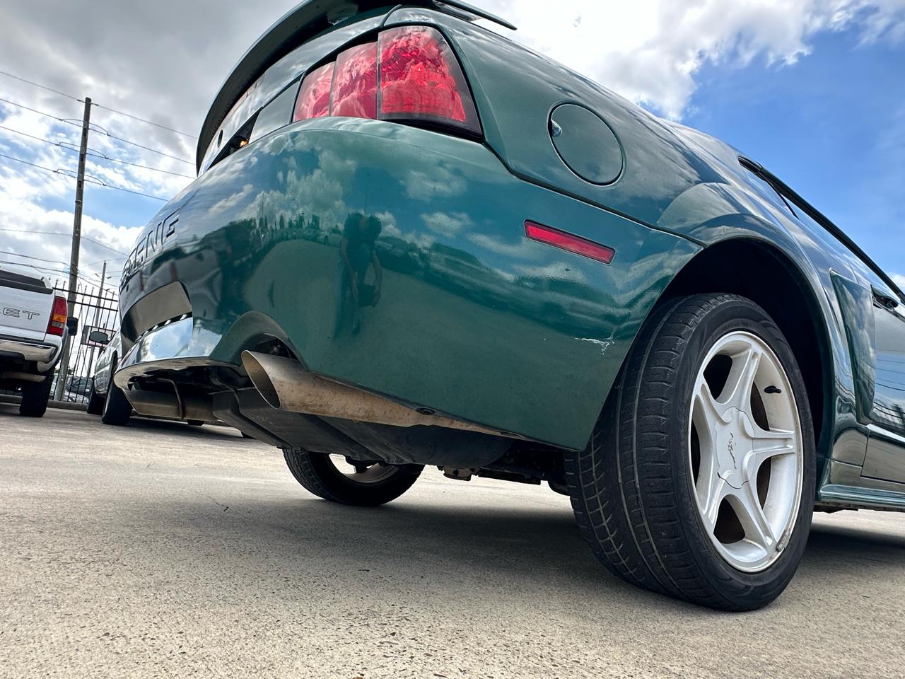 Ford Mustang GT Deluxe Coupe 2003