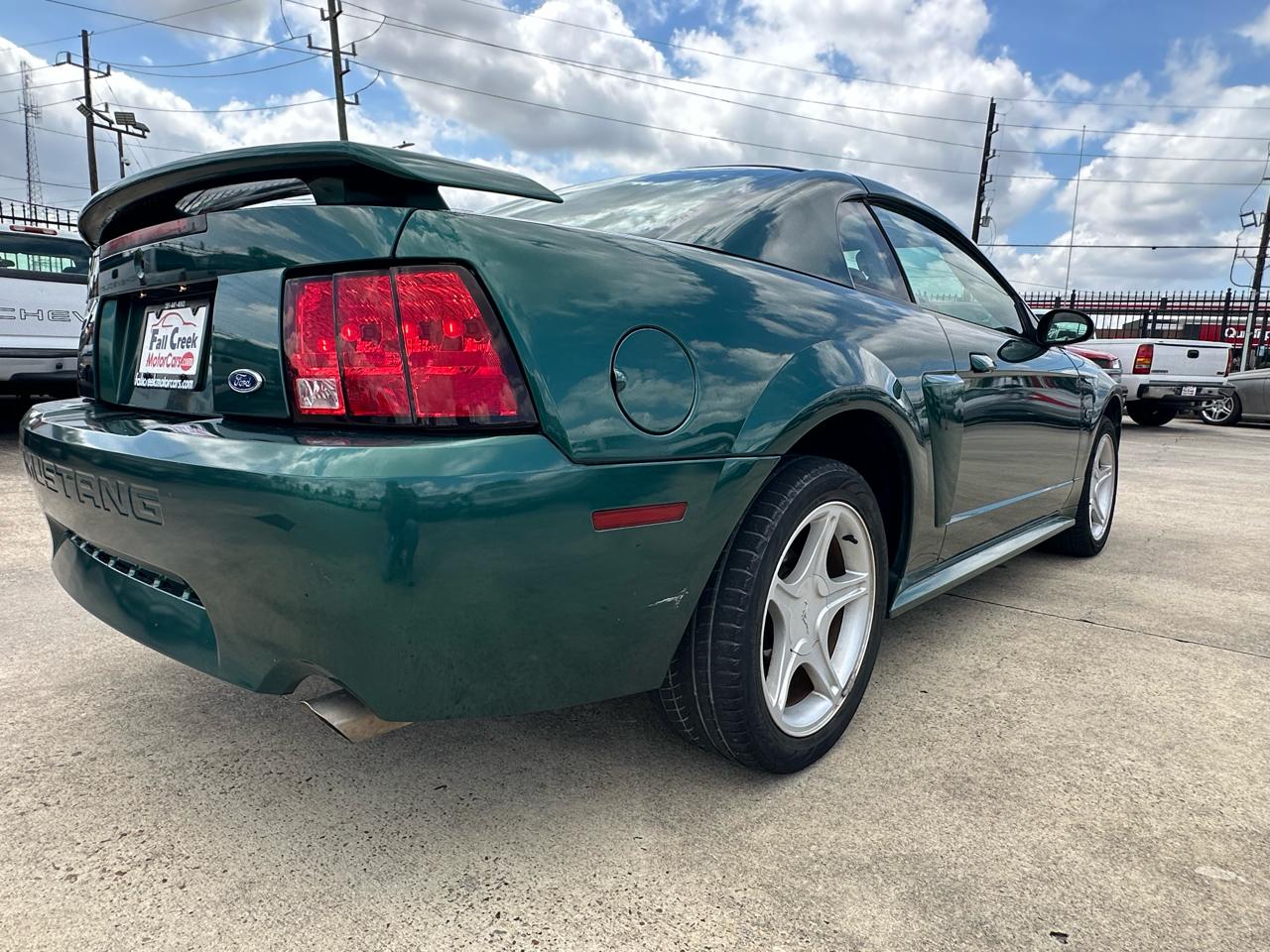 Ford Mustang GT Deluxe Coupe 2003