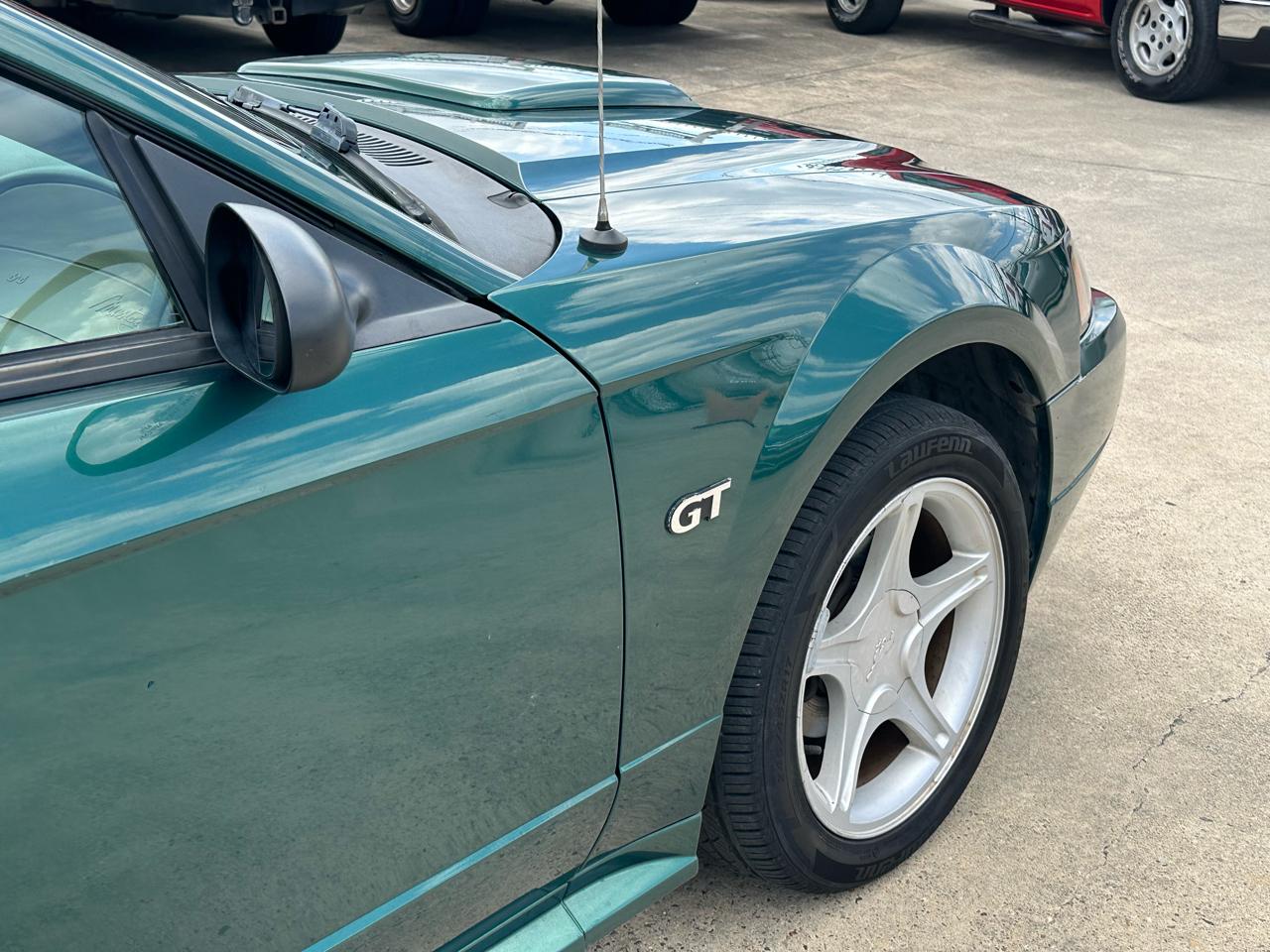 Ford Mustang GT Deluxe Coupe 2003