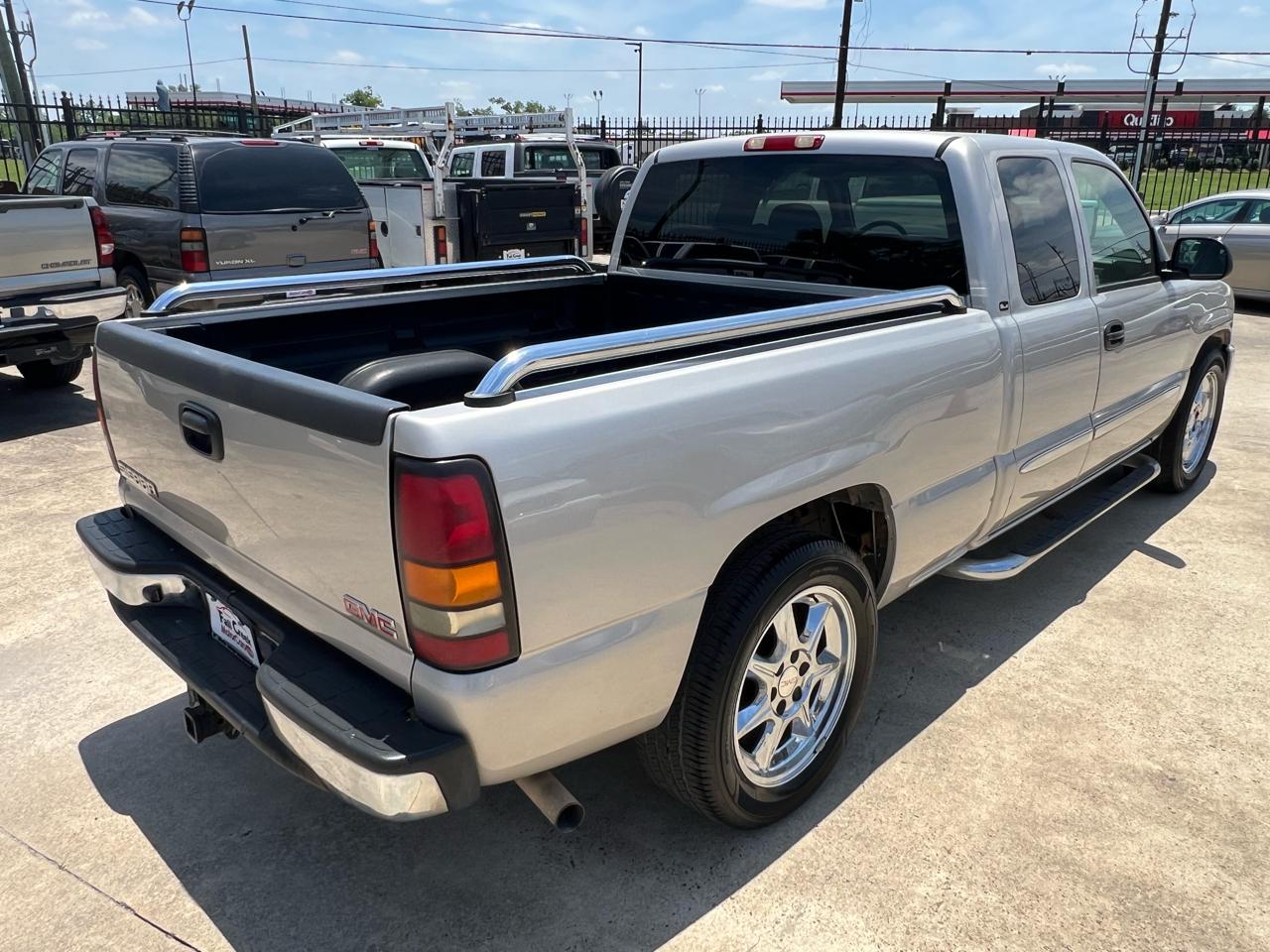 GMC Sierra 1500 SLE Ext. Cab 3-Door Short Bed 2WD 2004