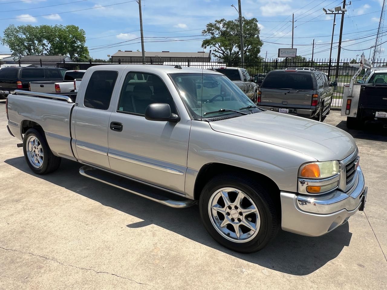 GMC Sierra 1500 SLE Ext. Cab 3-Door Short Bed 2WD 2004