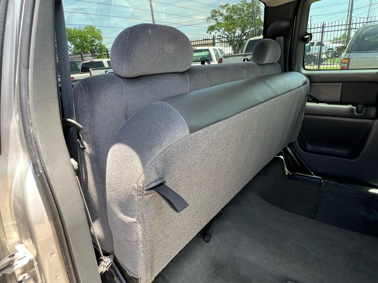 GMC Sierra 1500 SLE Ext. Cab 3-Door Short Bed 2WD 2004