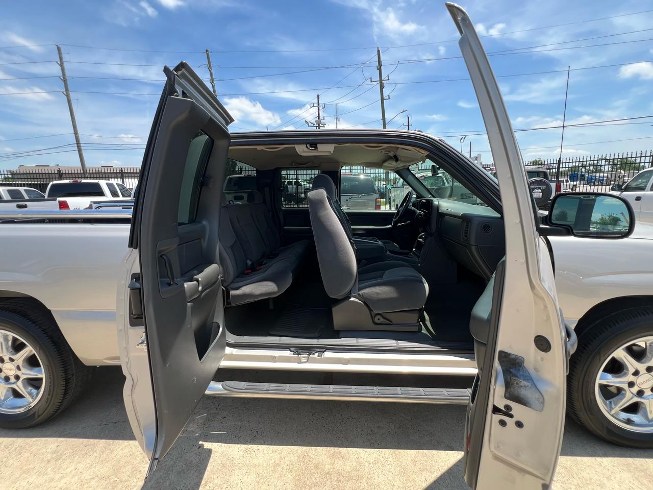 GMC Sierra 1500 SLE Ext. Cab 3-Door Short Bed 2WD 2004