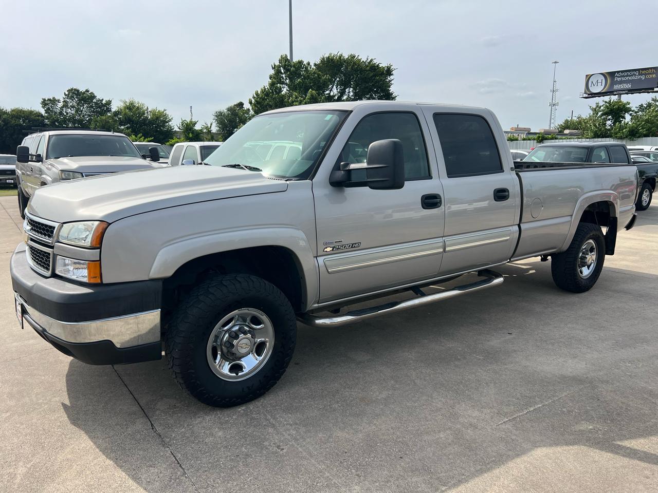 Chevrolet Silverado 2500HD LT Crew Cab 2WD 2006