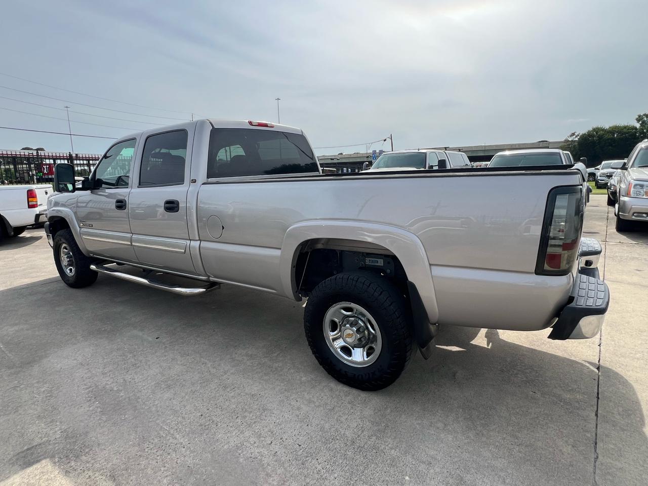 Chevrolet Silverado 2500HD LT Crew Cab 2WD 2006