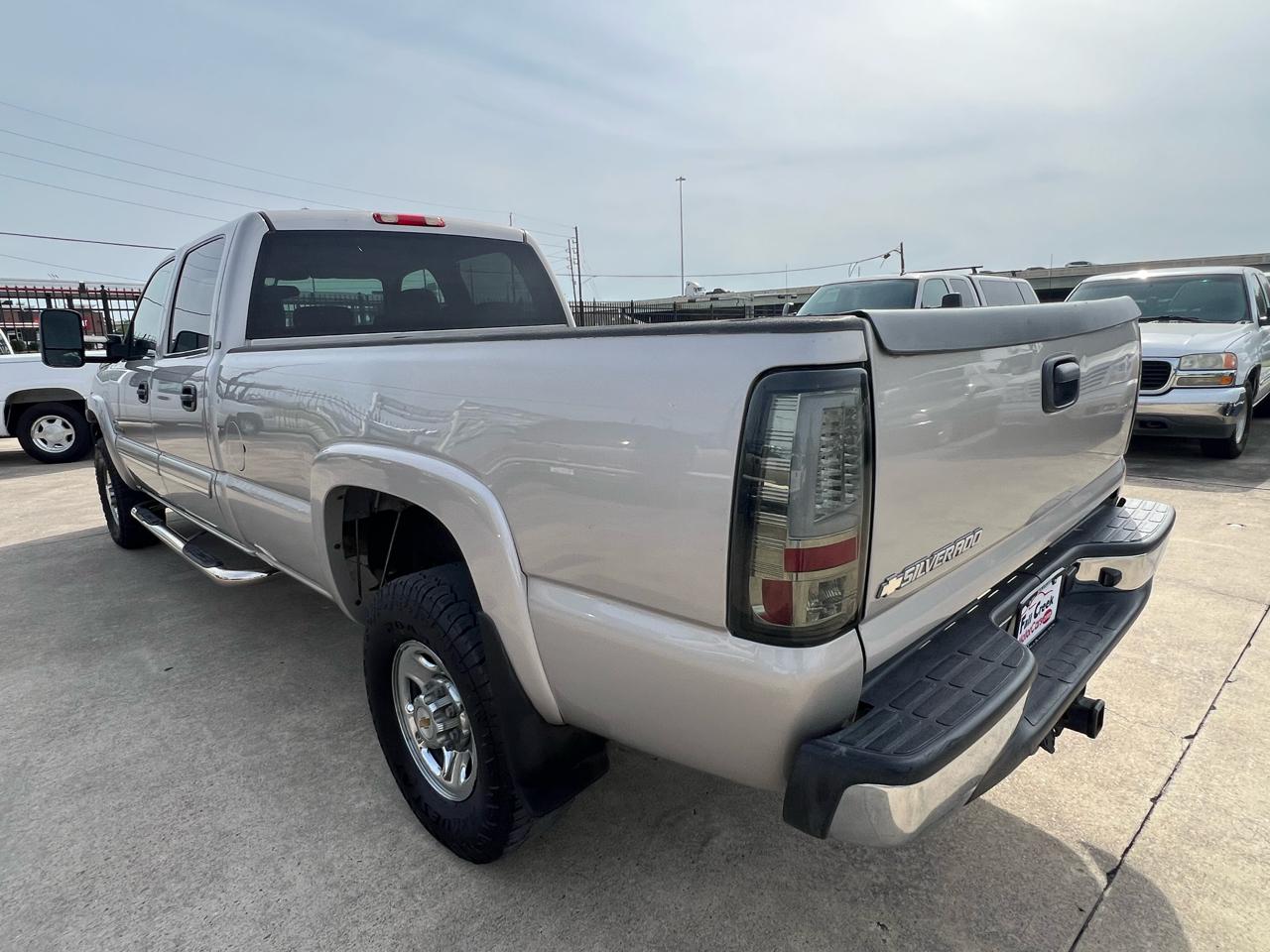 Chevrolet Silverado 2500HD LT Crew Cab 2WD 2006