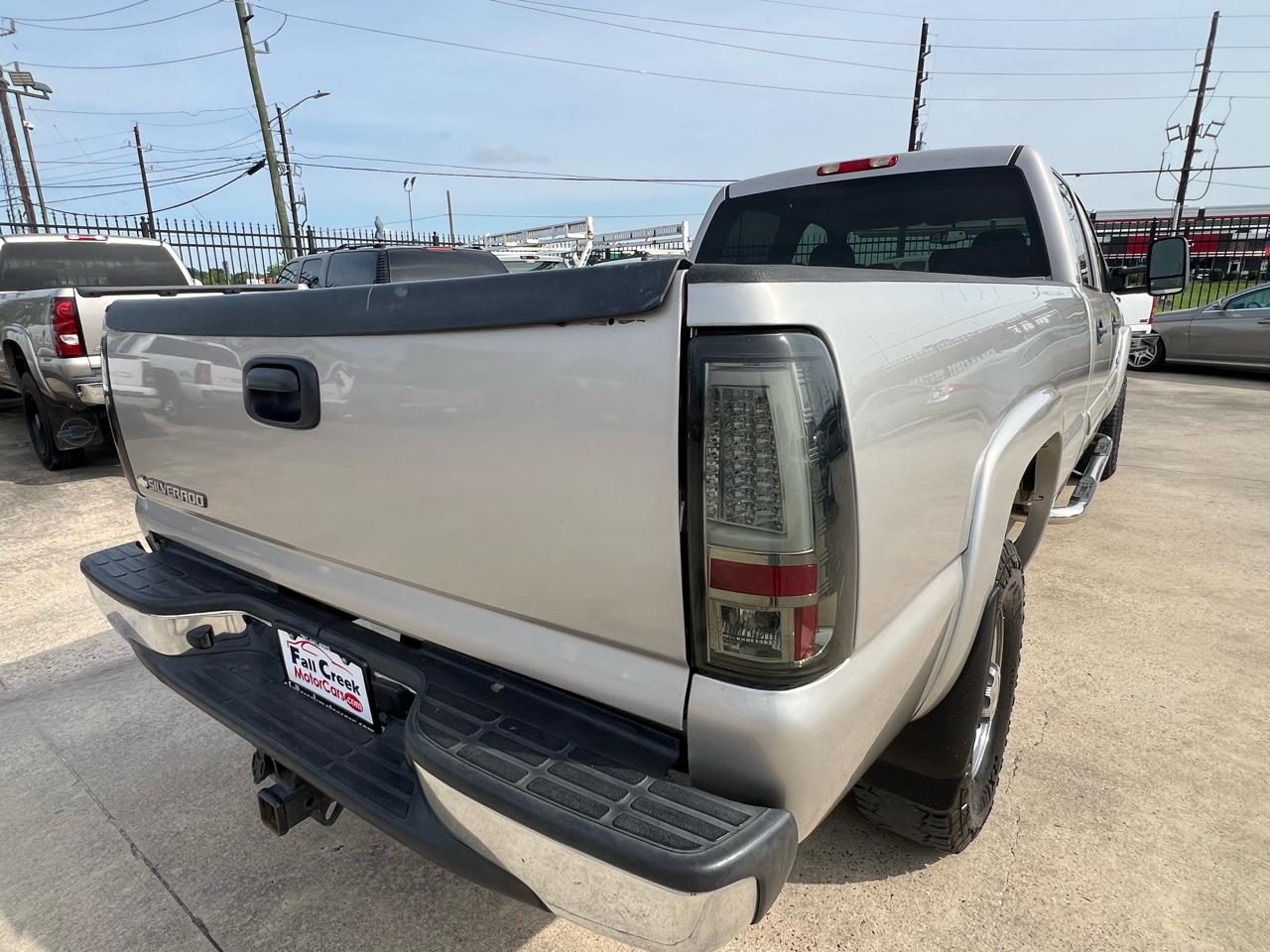 Chevrolet Silverado 2500HD LT Crew Cab 2WD 2006