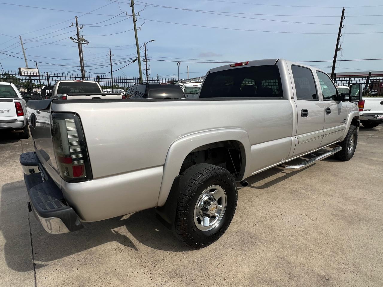 Chevrolet Silverado 2500HD LT Crew Cab 2WD 2006