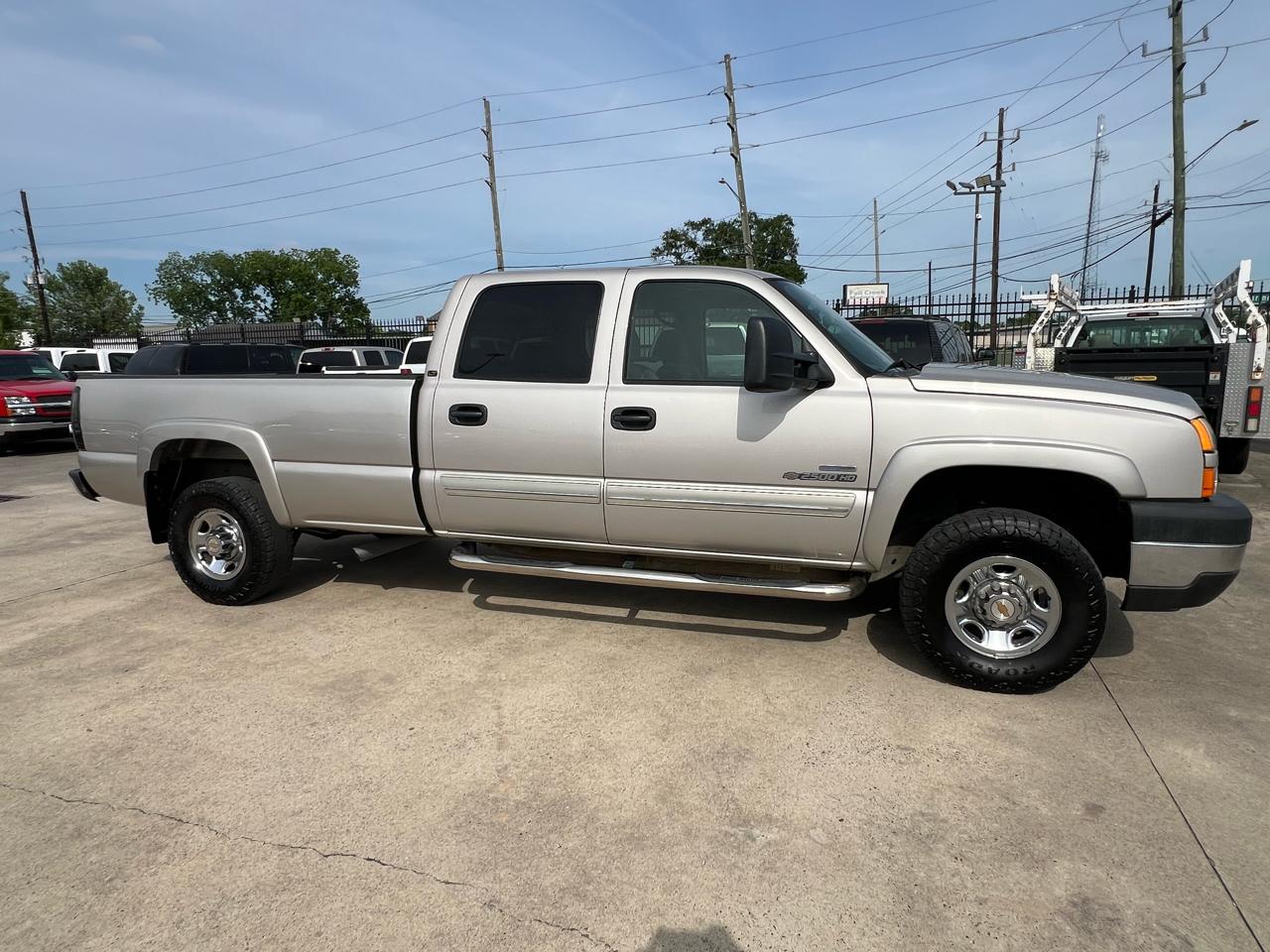 Chevrolet Silverado 2500HD LT Crew Cab 2WD 2006