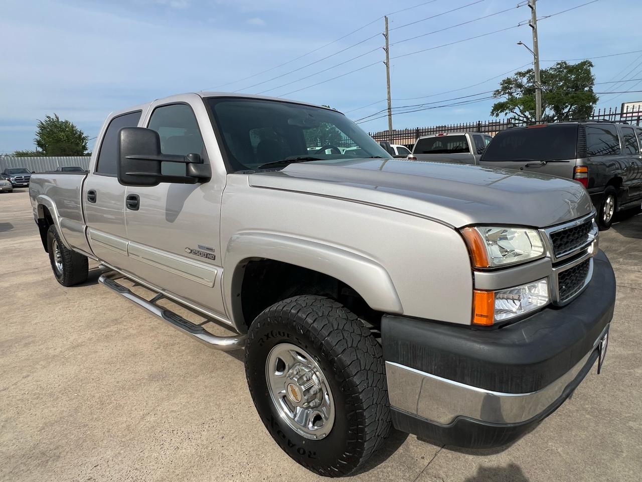 Chevrolet Silverado 2500HD LT Crew Cab 2WD 2006