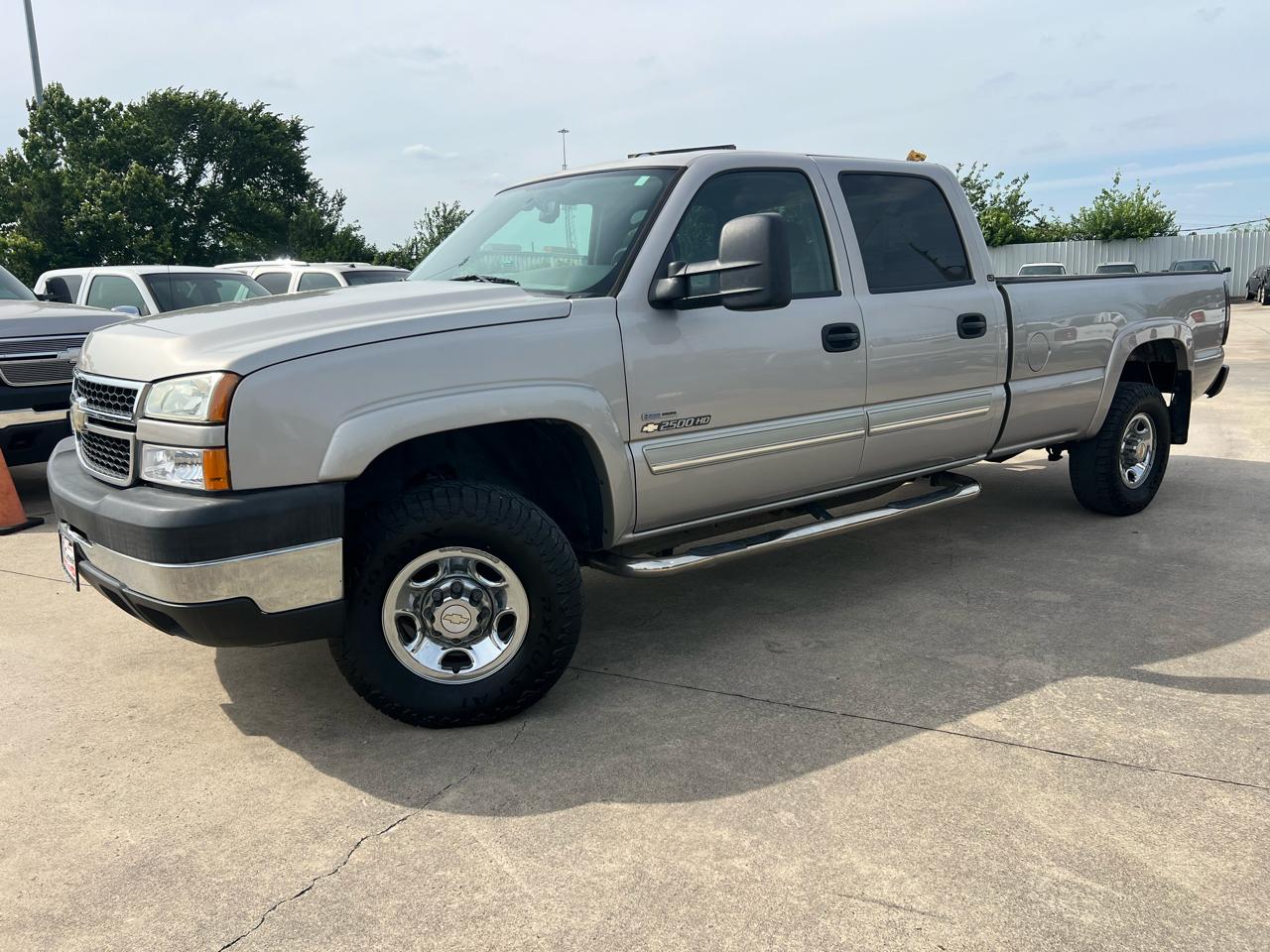 Chevrolet Silverado 2500HD LT Crew Cab 2WD 2006