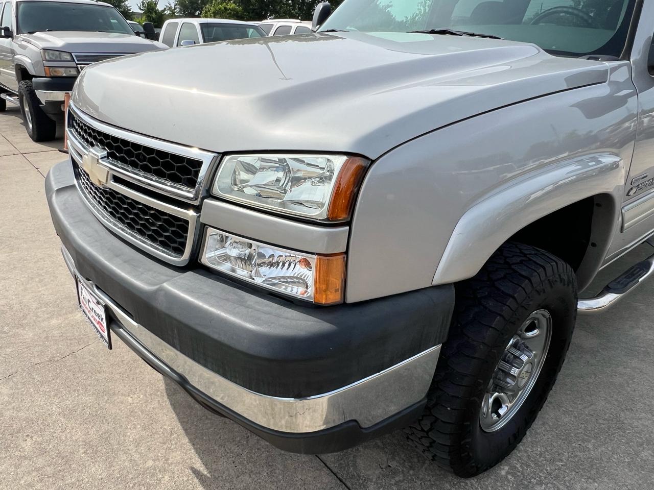 Chevrolet Silverado 2500HD LT Crew Cab 2WD 2006